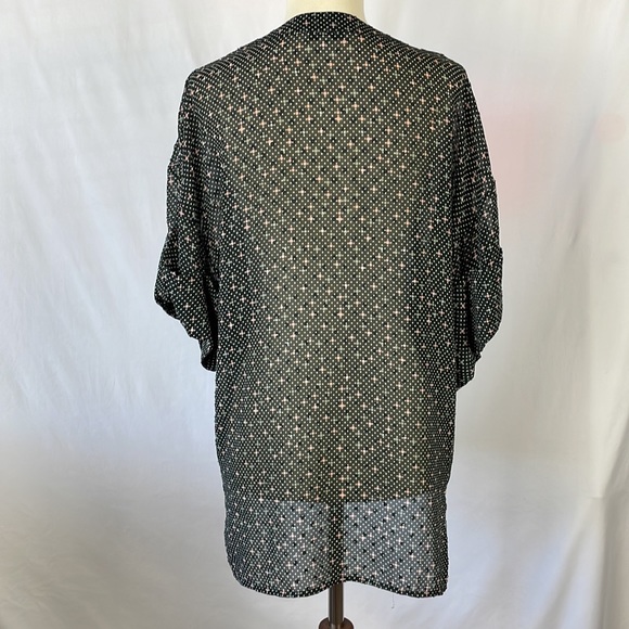 CAbi Black Pink and Gray Textured Sheer V-Neck Short Sleeve Blouse - Size Small - Picture 7 of 12